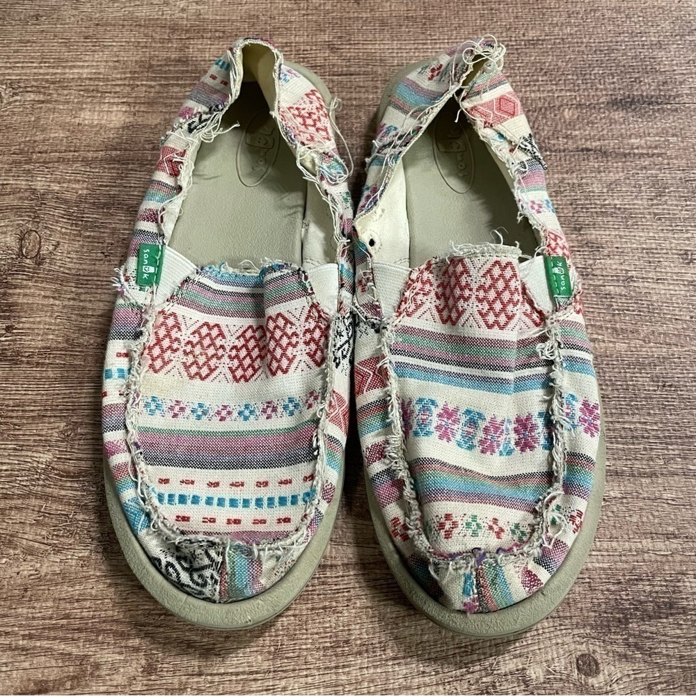 Sanuk Printed Slip On Shoes Size 9